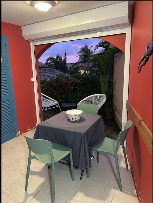 Studio Sainte Anne 2Mn A Pieds De La Plage ,Possibilite Location De Voiture Exterior photo